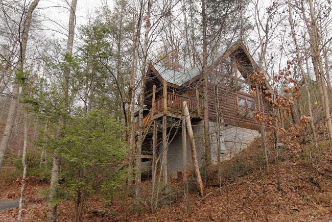 Secluded Pigeon Forge Honeymoon Cabin